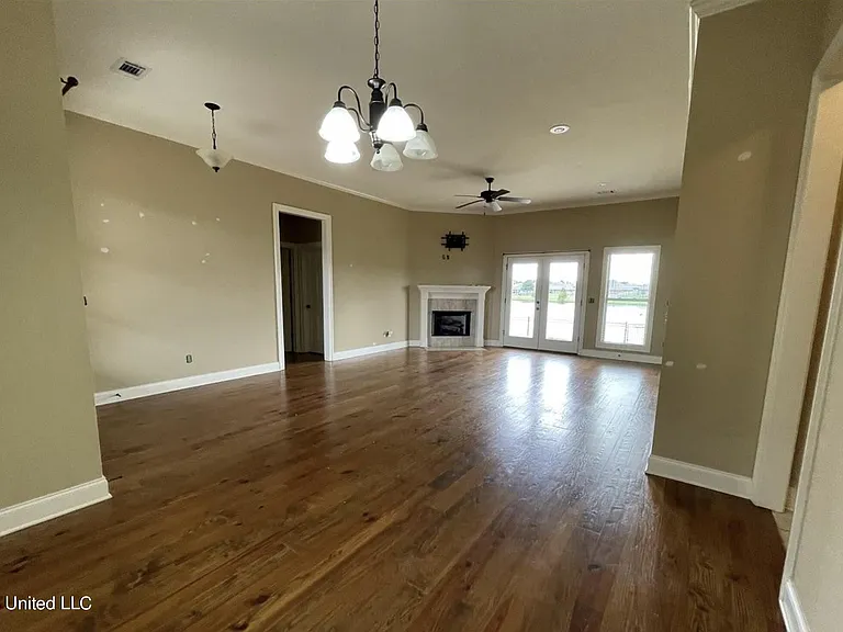 173 Clearview Dr W — Photo 6