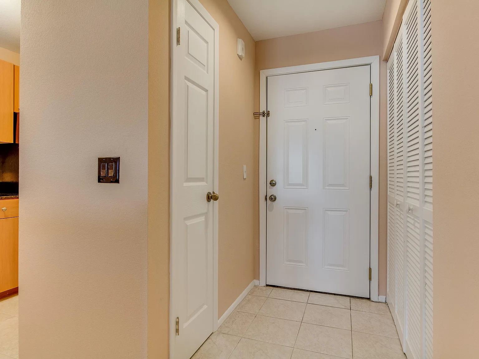 2 bed, 2.0 bath, 1042 sqft, $2,150 — Photo 4