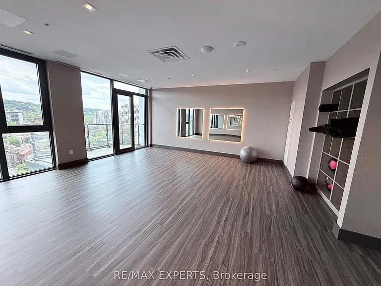 75 James St S #623 — Photo 34