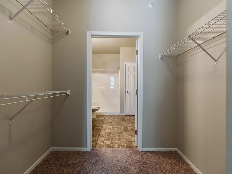 Diamond Bend Apartments — Photo 10