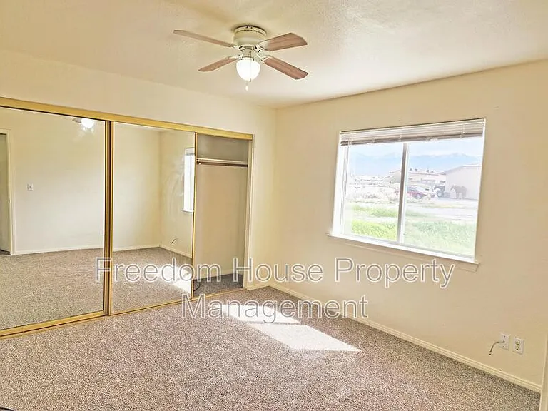 561 Bourbon St #B — Photo 17