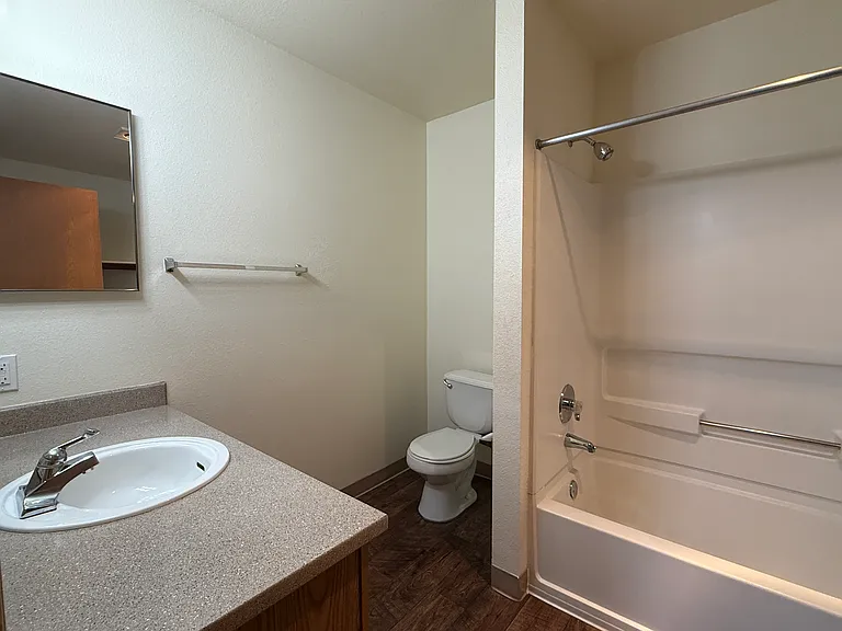 Alder Crossing Apartments — Photo 9