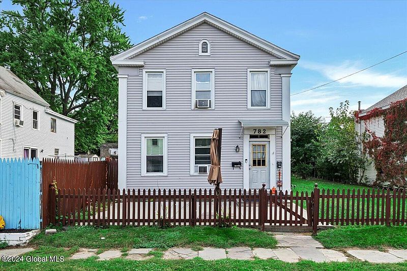2nd image of 782 3rd Avenue