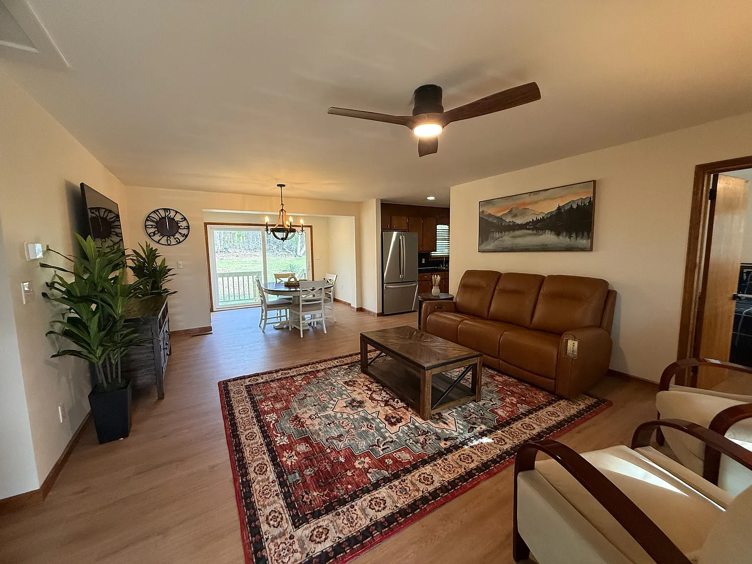 3 bed, 1300 sqft, $1,000 — Photo 2