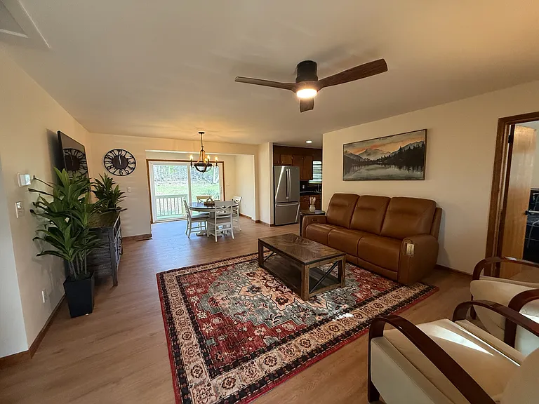 110 Dunlow Dr — Photo 2