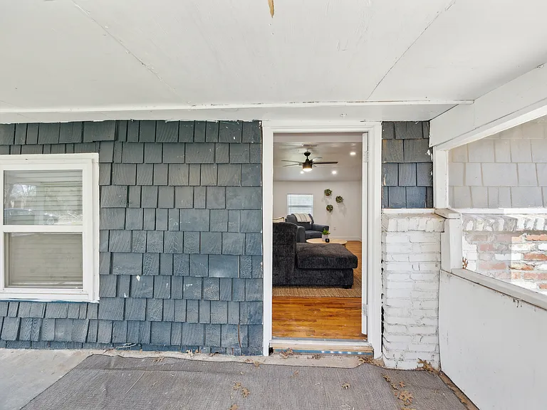 229 Sherman Dr — Photo 2