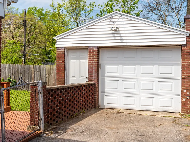 1451 Pershing Blvd — Photo 21