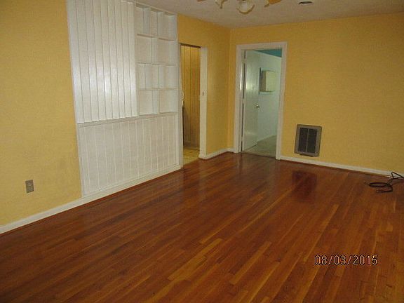 3rd image of 307 Grayleaf Cir