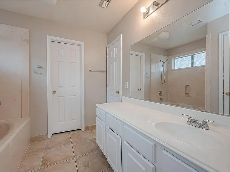 8714 Pleasantbrook Dr — Photo 23