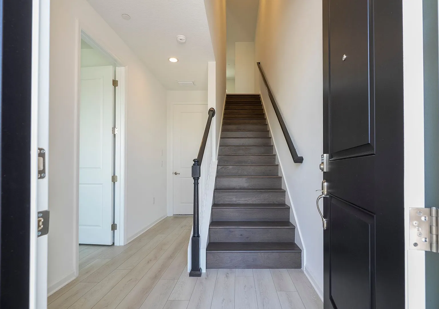 Modern 3-Bedroom 3.5-Bath Townhome with EV Charger, Smart Home Features, 2-Car Garage & Resort-St... — Photo 3