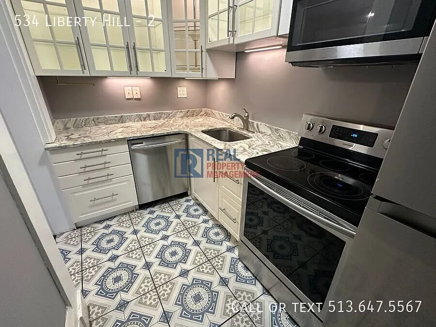 Fantastic and Spacious Condo in Great Location! — Photo 4