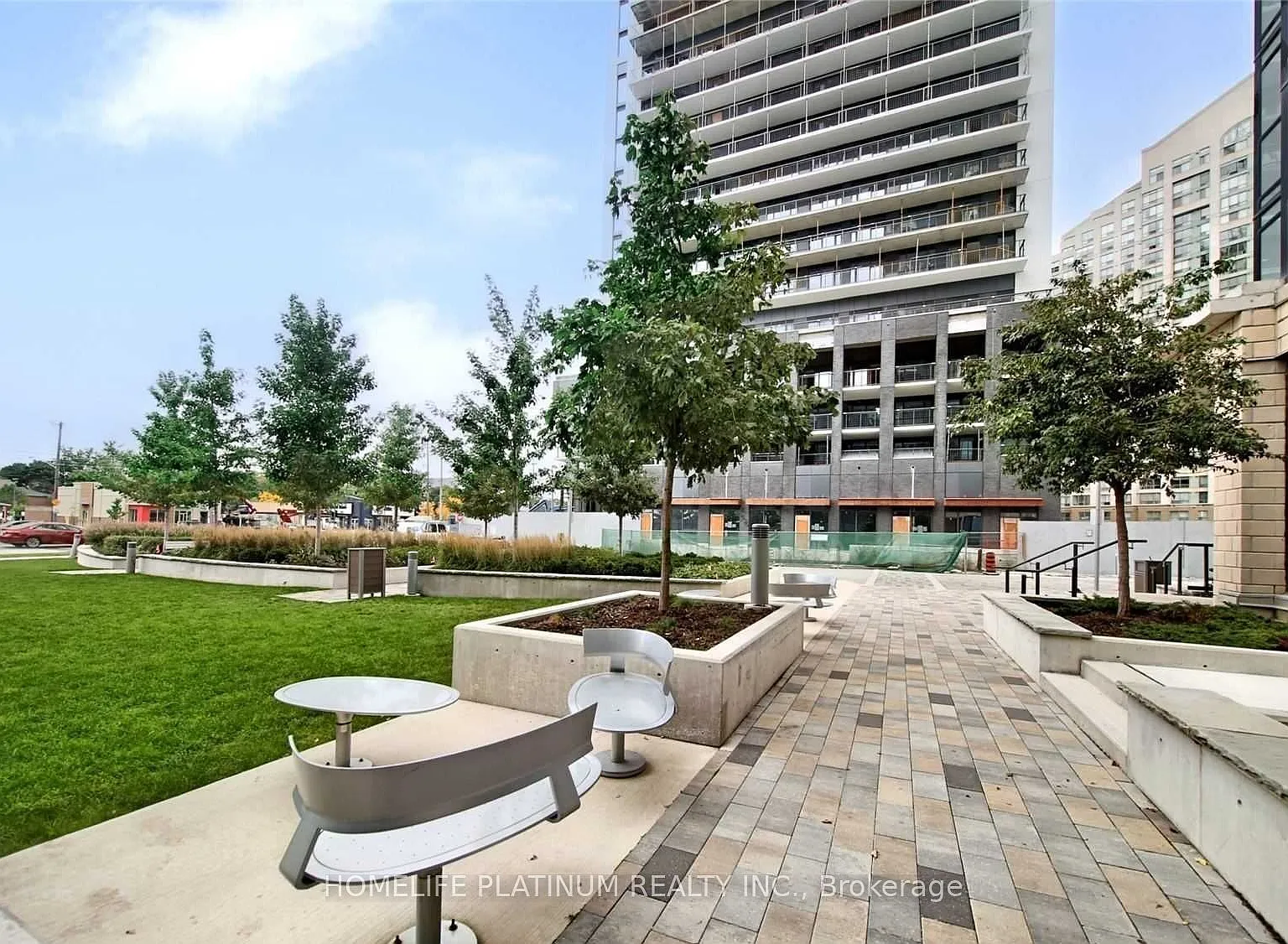 20 Thomas Riley Rd W — Photo 4