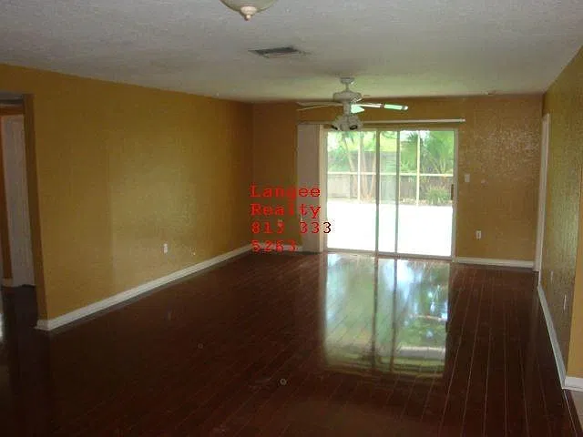 3 bed, 2.5 bath, 2084 sqft, $2,800 — Photo 2
