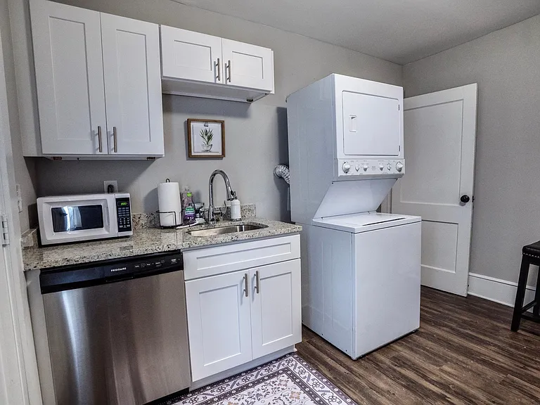 2337 Gilmore St #1 — Photo 6