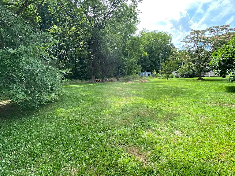 103 Pine Tree Dr — Photo 16