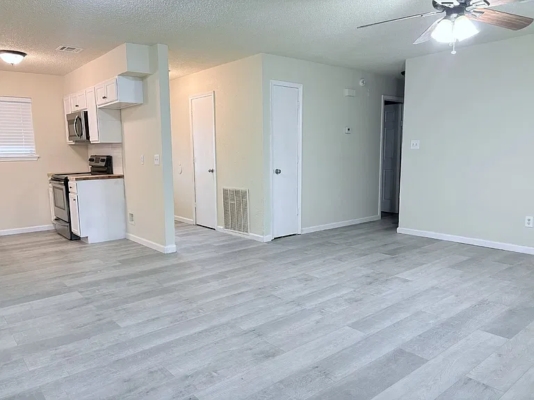 711 Meadowlake Dr — Photo 3