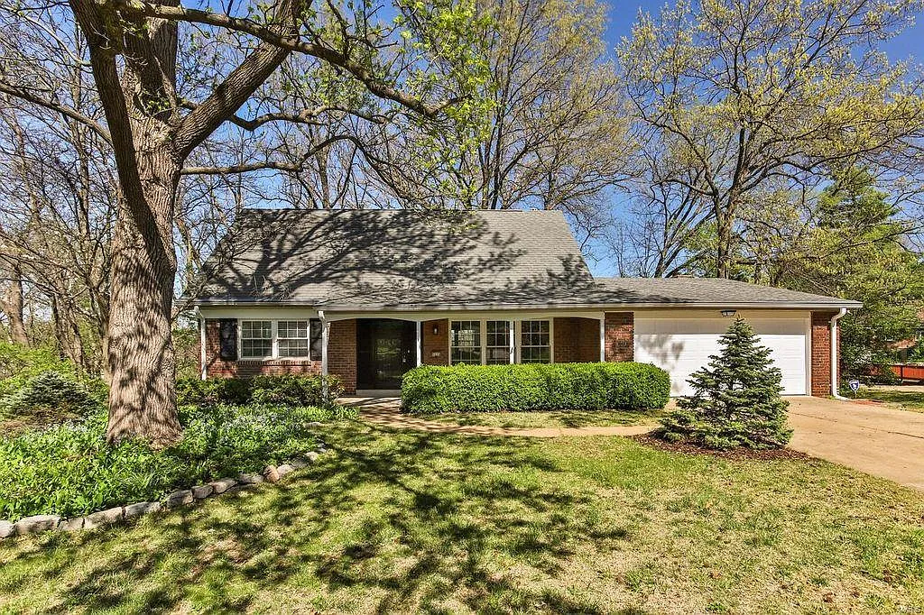 9006 Crestmoor Dr photo 1