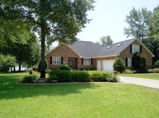 205 Ridge Lake Dr, Manning, SC 29102