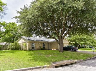 609 Reveille Rd, Fort Worth, TX 76108