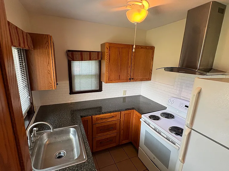 2209 Hawthorne Ave — Photo 12