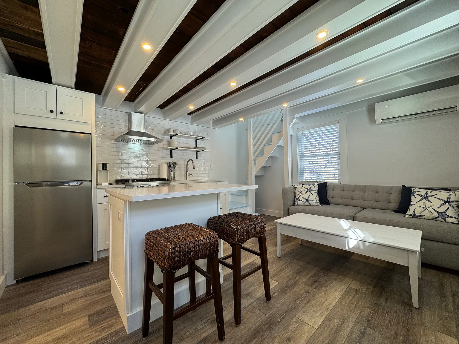 248 E Main St — Photo 4