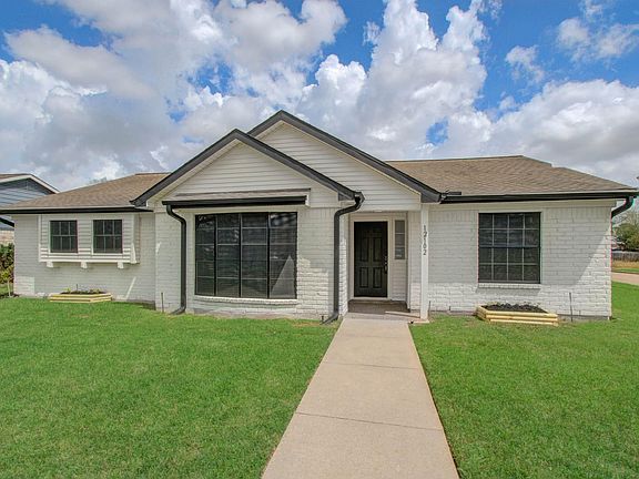 3rd image of 12102 Monticeto Ln