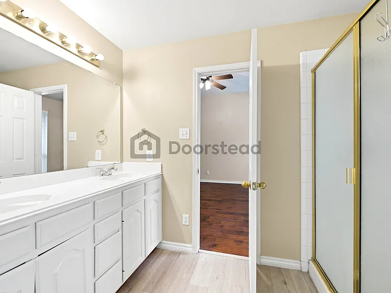 15809 Ducote Dr — Photo 32