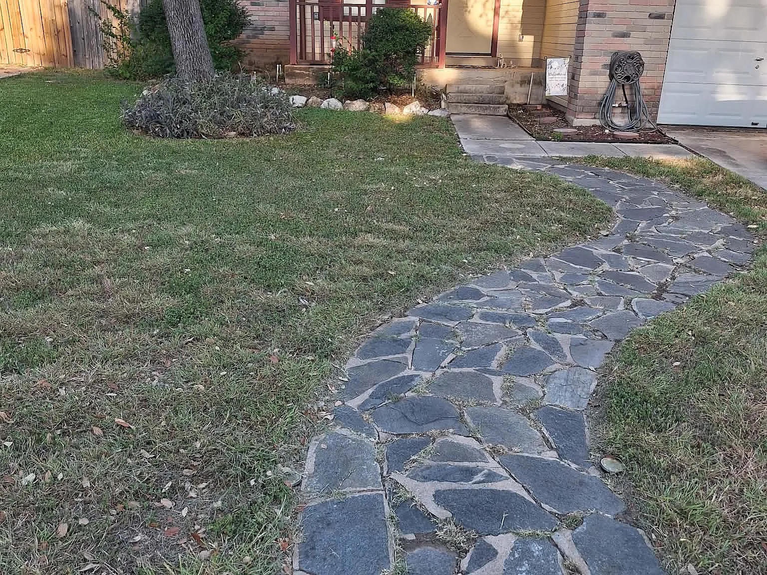 3 bed, 2.5 bath, 1628 sqft, $1,725 — Photo 2