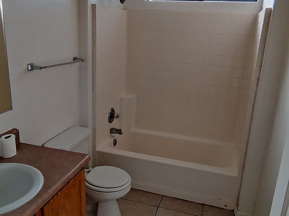 4th image of 25 W Aviation Dr Unit 2