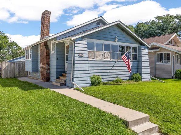 1062 G Ave NW, Cedar Rapids, IA 52405