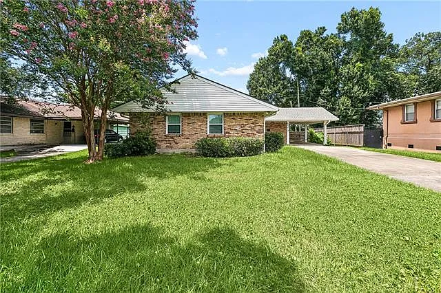 3 bed, 2.0 bath, 1516 sqft, $2,100 — Photo 1