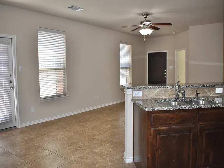 4916 Stray Creek Ln — Photo 11