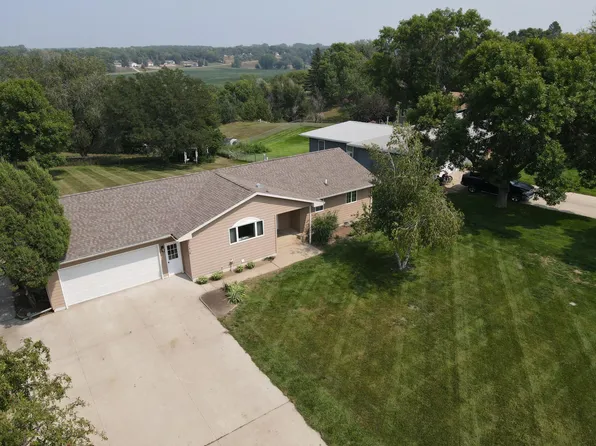 1416 Firesteel Dr, Mitchell, SD 57301