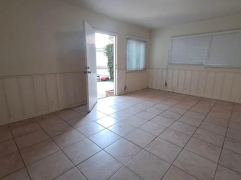611 S Flower St #5 — Photo 3