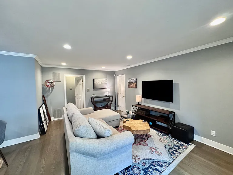937 5th St #3 — Photo 3