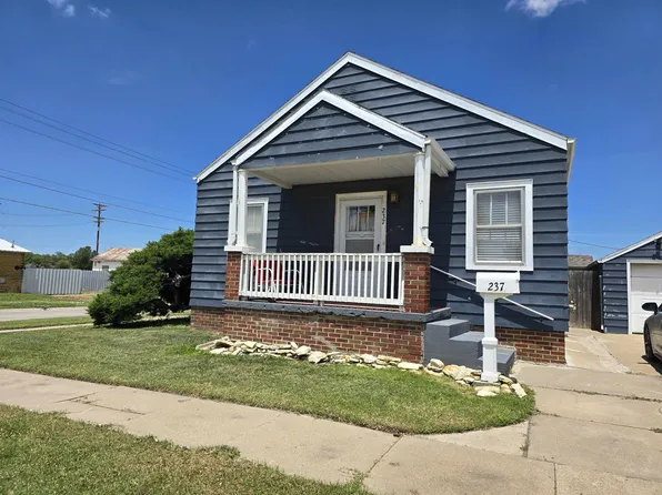 237 W 8th St, Russell, KS 67665