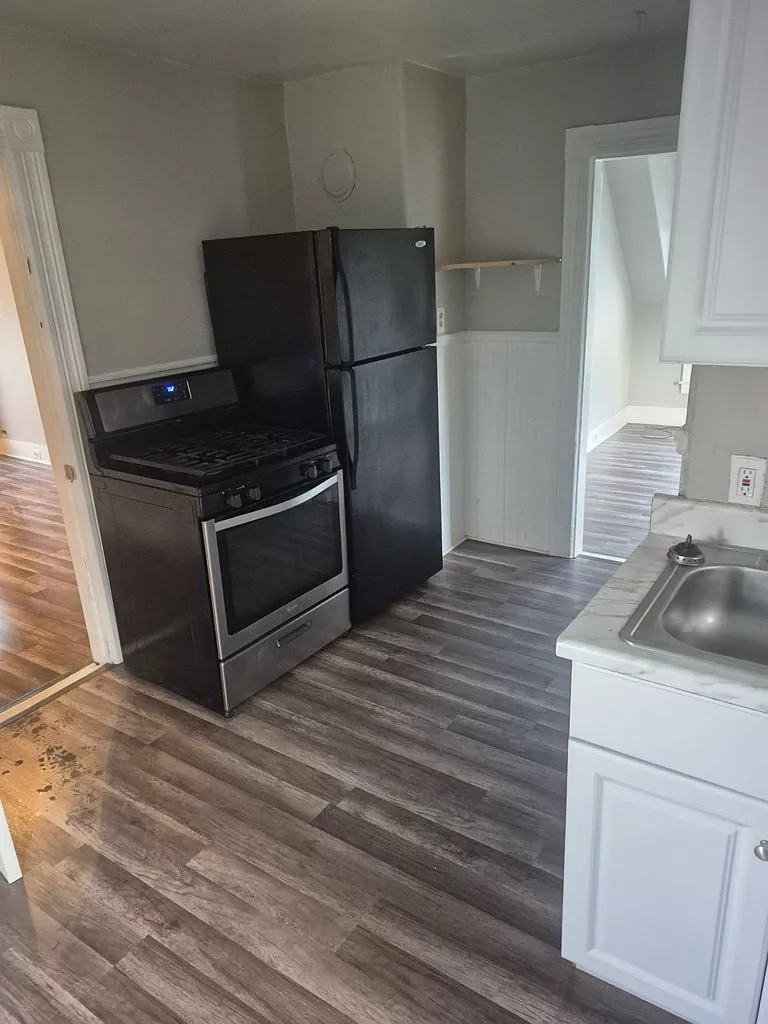 3 bed, $2,500 — Photo 3