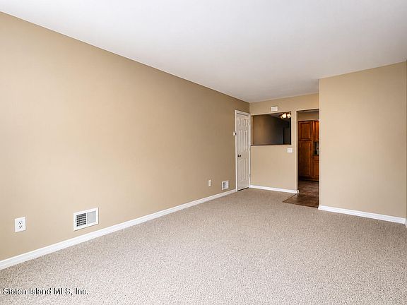 4th image of 139 Lamoka Ave