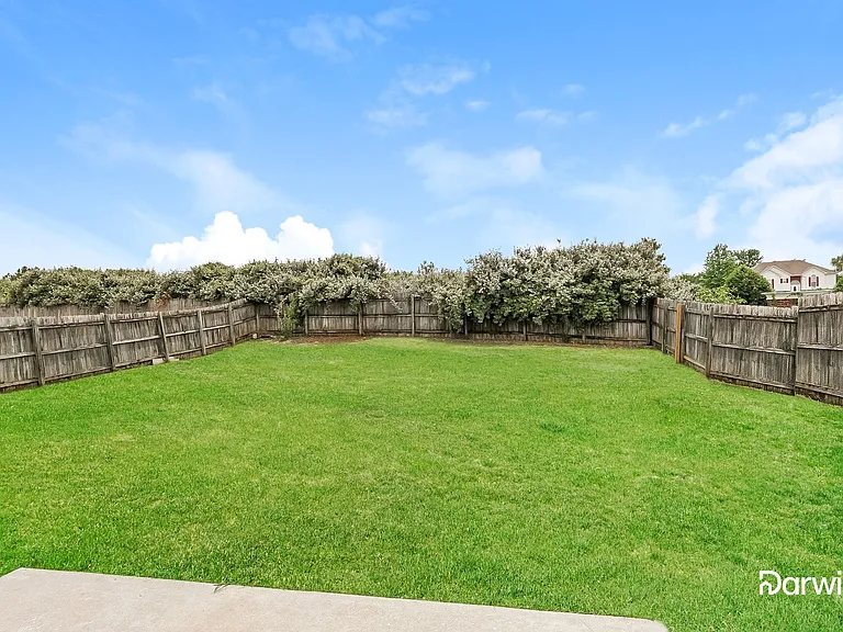 700 Waterford Ln — Photo 15