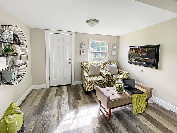 3rd image of 9610 Gentry Ave
