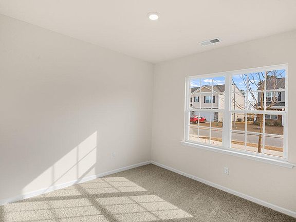 3rd image of 1736 Post Oak Dr