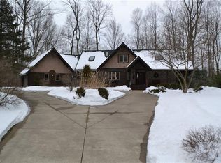 6889 Bridlewood Ln, Valley City, OH 44280