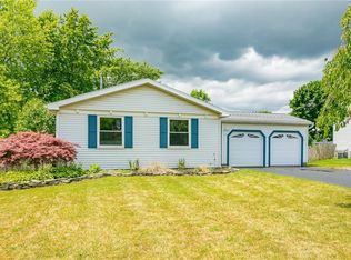 15 Adobe Dr, West Henrietta, NY 14586