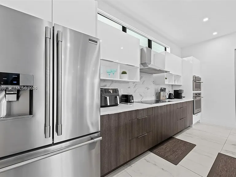 1056 N Victoria Park Rd — Photo 8