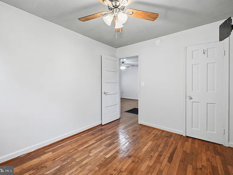 44 S Woodlawn Ave — Photo 18