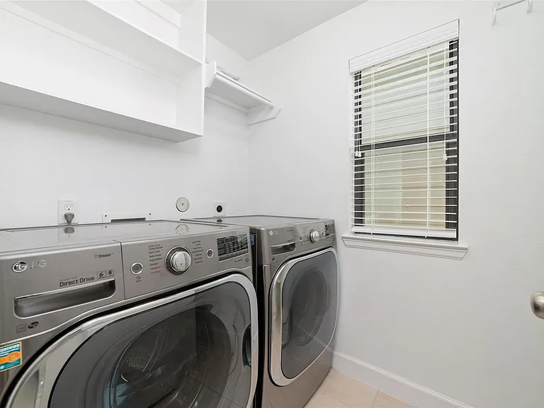 5020 Dickson St — Photo 29