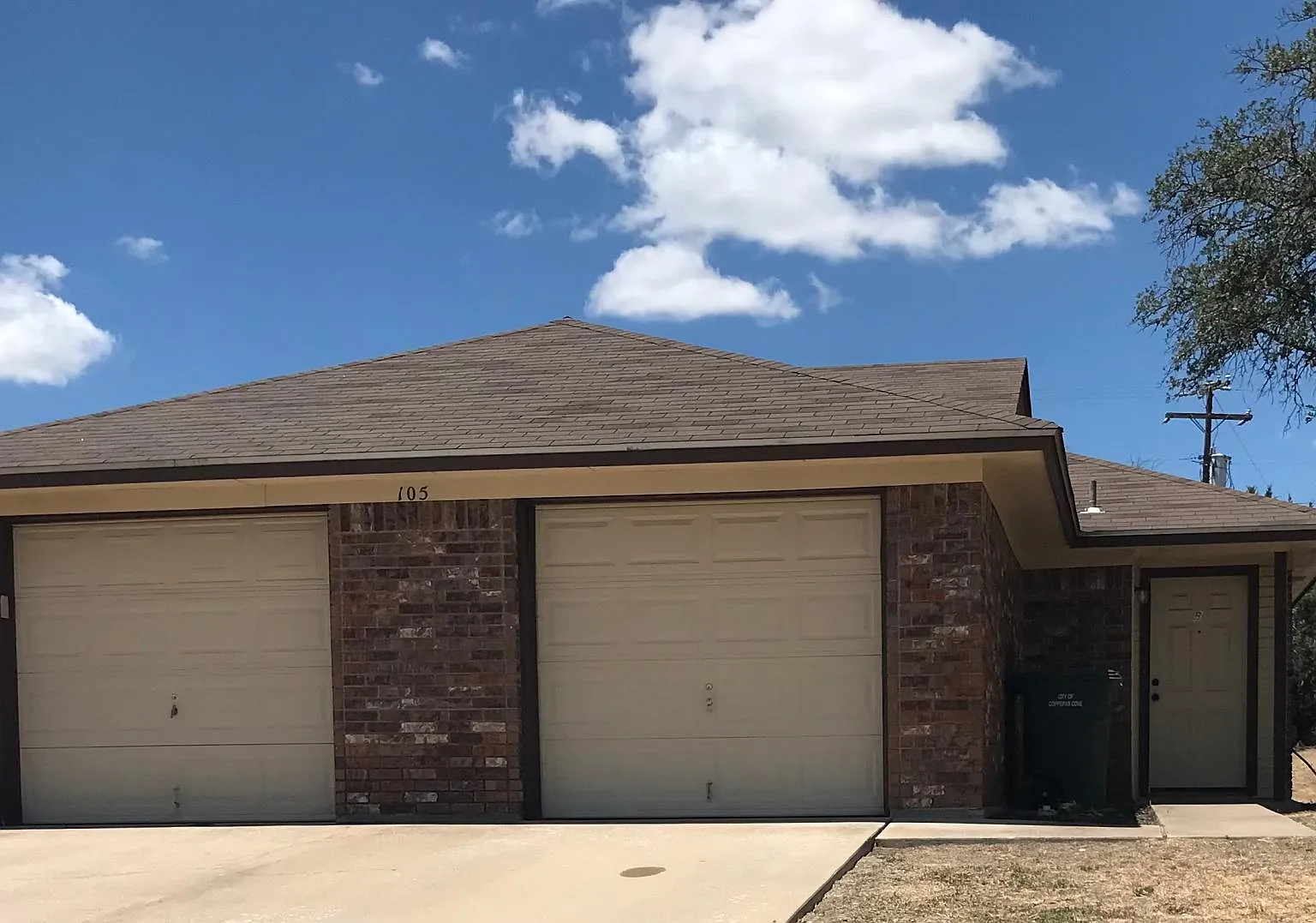 2 bed, 1.5 bath, 870 sqft, $1,149 — Photo 2