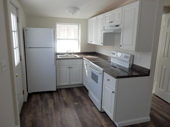 3rd image of 82 Tonianne Dr