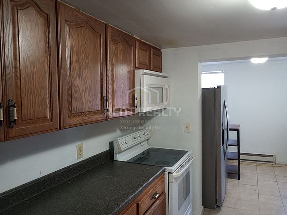 4th image of 492 Black Meadow Rd APT A