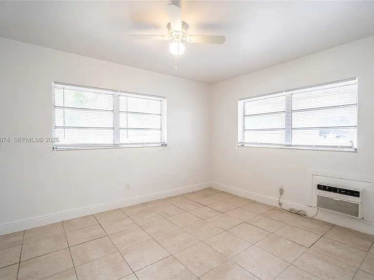 1812 NE 20th Ave #1 — Photo 10
